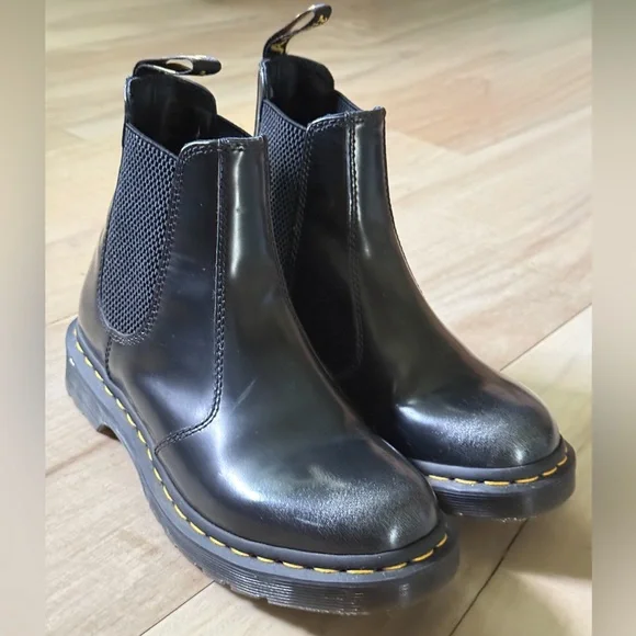 Dr. Martens 2976 Black Leather Chelsea Boots Women’s 7 Grunge Minimalist Edge - Picture 13 of 16